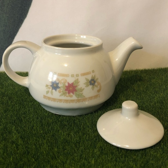 Other - Vtg Cottagecore Floral Personal Size Teapot
